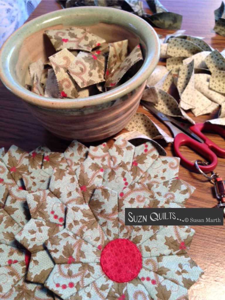 Suzn+Quilts+mini+Dresden+plates+plus+bowl