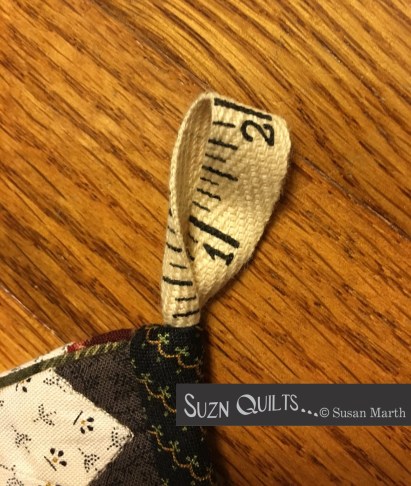 Suzn+Quilts+Tiny+tape+hanger