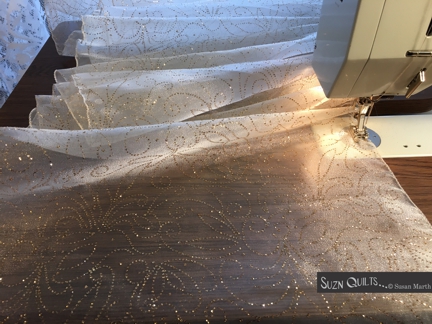 Suzn+Quilts+finish+glittery+edges