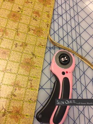 Suzn+Quilts+trim+fold+diagonally