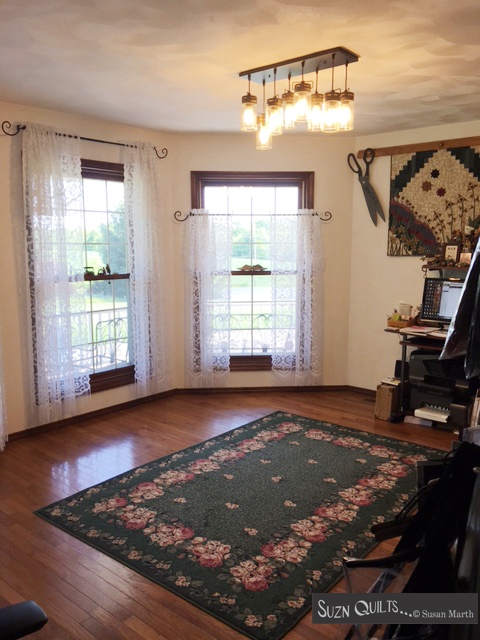 Suzn+Quilts+empty+sewing+room+2