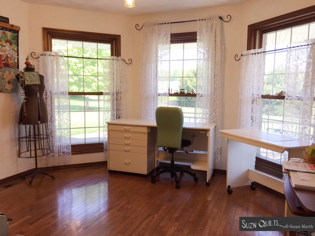 Suzn+Quilts+New+Sewing+Table+Config+7