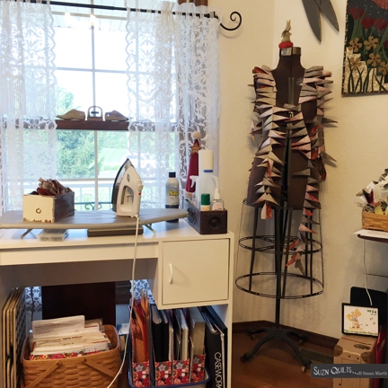 Suzn+Quilts+Pressinging+Gratitude+Cause+petals