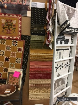 suznquiltsnewhopefabrichouston2017.jpg